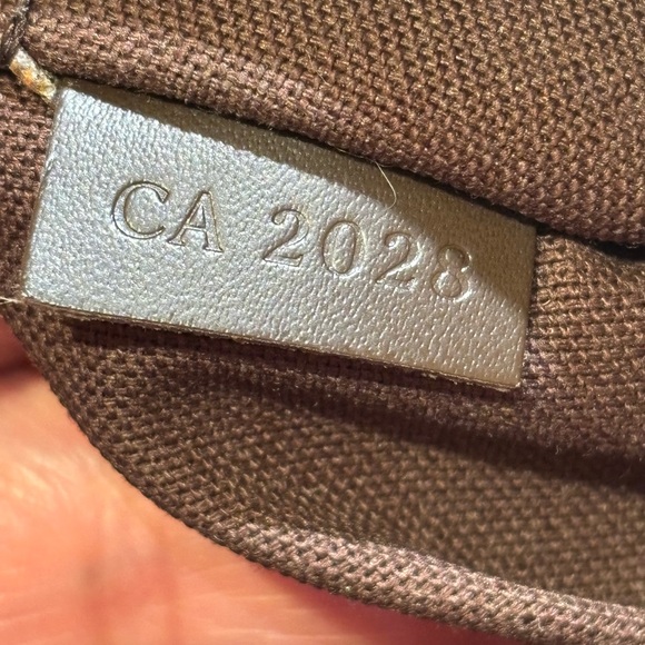 Louis Vuitton Beauborg - Picture 10 of 10